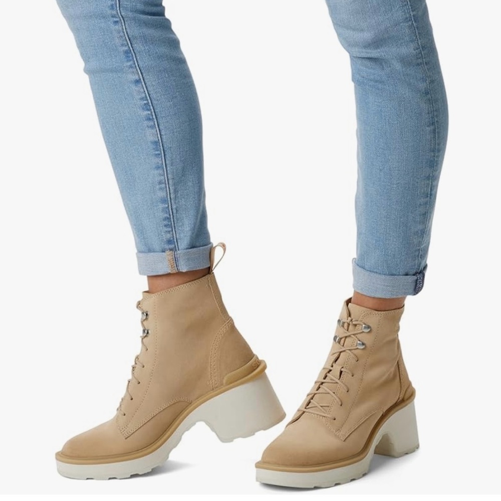 New in Box Sorel high-Line Lace Boots size 9.5